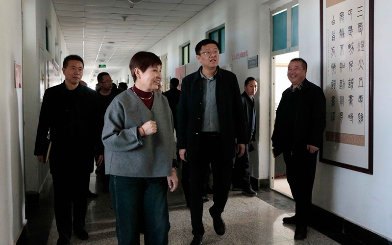甘肃民族师范学院校长贡力带队开展教学文档观摩交流学习活动